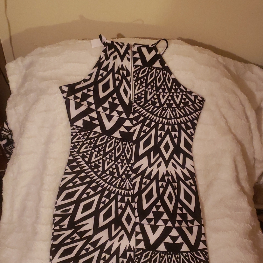 Dress - Picture 2 of 2